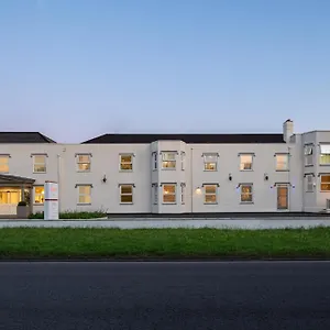 Hotel Ramada By Wyndham Cheltenham, Golden Valley