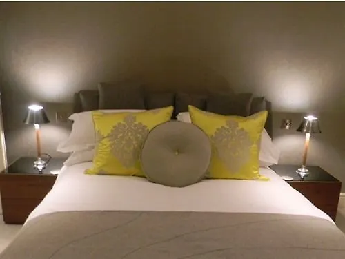 The Rising Sun Hotel Backwell 5*,